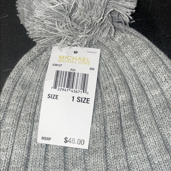 NWOT Michael Kors Beanie Cable
Knit Hat Gray Pom Pom Silver.. - Picture 2 of 5